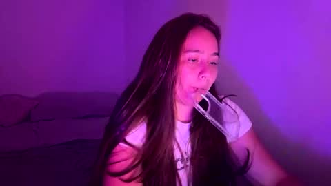 laura online show from March 23, 12:04 am