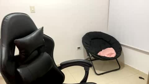 laura online show from November 3, 10:55 pm