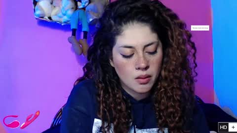 Snapshot of laura_fountain_ chatting on September 10, 12:22 am weedcam Curly Laura OF    online show from September 10, 12:22 am