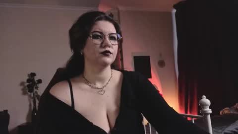 Miss Laura online show from February 9, 10:19 am