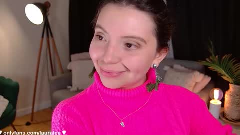 Snapshot of laura_lee chatting on September 18, 2:37 am Laura Lee. online show from September 18, 2:37 am
