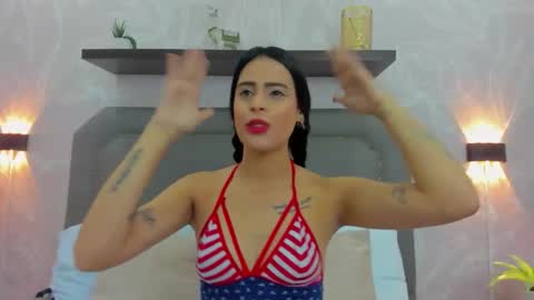 L A U R A online show from November 10, 12:08 pm