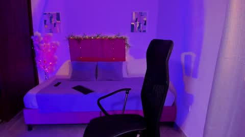 Laura Rose online show from October 12, 4:32 pm