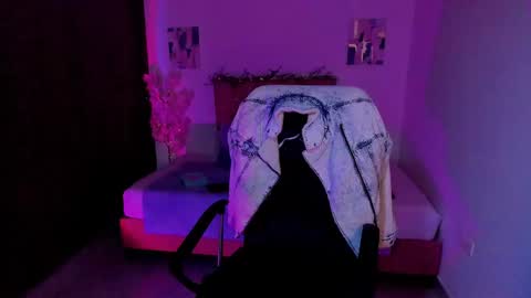 Laura Rose online show from October 10, 2:12 pm