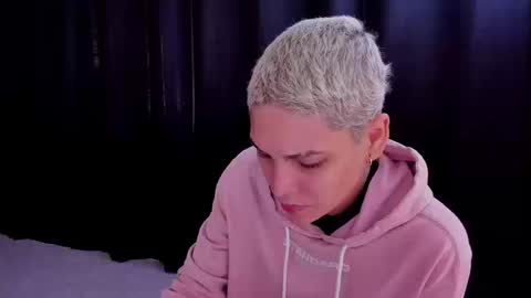 Laura Rose online show from September 20, 3:59 pm