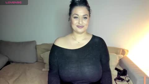 Laura online show from October 21, 9:18 pm