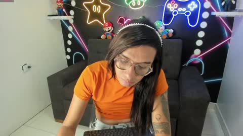 Snapshot of lauraagomezz__ chatting on March 4, 7:32 pm lauraagomezz__ online show from March 4, 7:32 pm