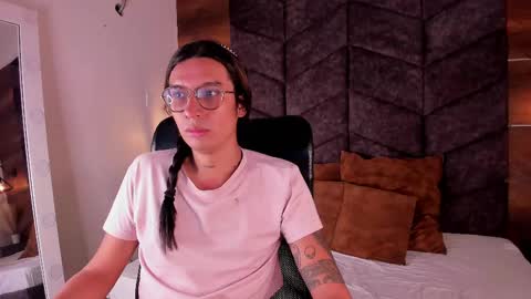 Snapshot of lauraagomezz__ chatting on February 9, 3:23 pm lauraagomezz__ online show from February 9, 3:23 pm