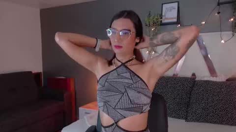 lauraagomezz__ online show from October 27, 11:32 am