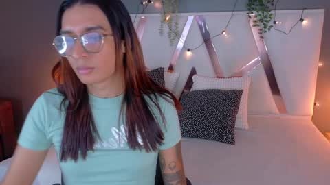 Snapshot of lauraagomezz__ chatting on September 20, 8:45 pm lauraagomezz__ online show from September 20, 8:45 pm
