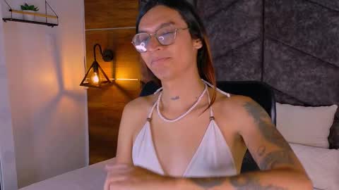 lauraagomezz__ online show from September 29, 7:57 pm