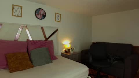 Snapshot of lauraagomezz__ chatting on March 7, 2:04 am lauraagomezz__ online show from March 7, 2:04 am