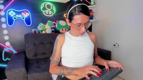 Snapshot of lauraagomezz__ chatting on March 4, 1:55 am lauraagomezz__ online show from March 4, 1:55 am