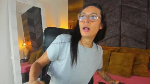 Snapshot of lauraagomezz__ chatting on February 15, 7:28 pm lauraagomezz__ online show from February 15, 7:28 pm