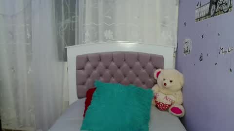 lauracb          online show from January 5, 6:46 am