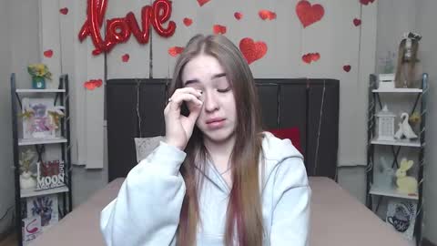 LauraHlot online show from March 6, 7:02 pm