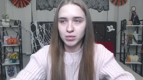 LauraHlot online show from November 1, 6:45 am