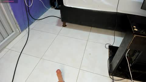 laurahot_699 online show from October 24, 7:47 pm