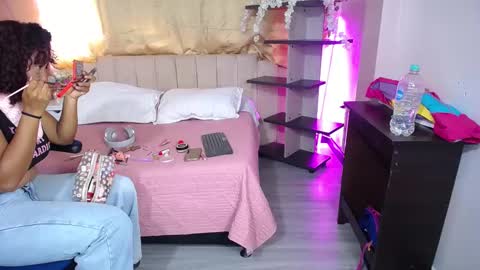 lauraltt online show from December 5, 11:55 am