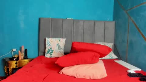 Snapshot of lauraluango12 chatting on February 3, 10:11 pm Laura online show from February 3, 10:11 pm