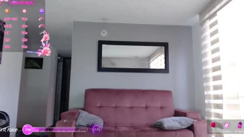 Snapshot of lauramcdowell_ chatting on February 19, 9:03 pm Laura online show from February 19, 9:03 pm