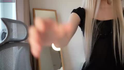 Laura online show from November 6, 7:55 am