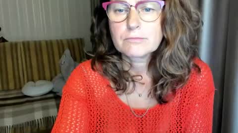 Lauraoven1 online show from October 6, 3:19 pm