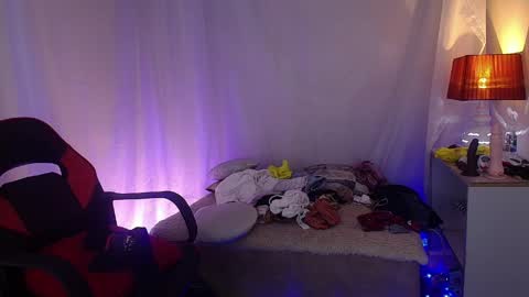 Laura Sofia online show from April 11, 7:45 am