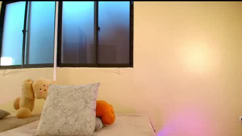 Snapshot of lauren_gil_ chatting on January 14, 11:05 pm 1 online show from January 14, 11:05 pm
