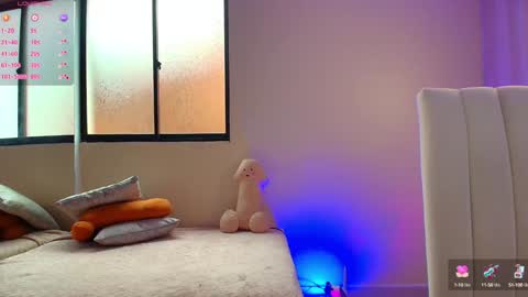 Snapshot of lauren_gil_ chatting on December 15, 9:09 pm 1 online show from December 15, 9:09 pm