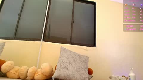 Snapshot of lauren_gil_ chatting on December 23, 11:17 pm 1 online show from December 23, 11:17 pm