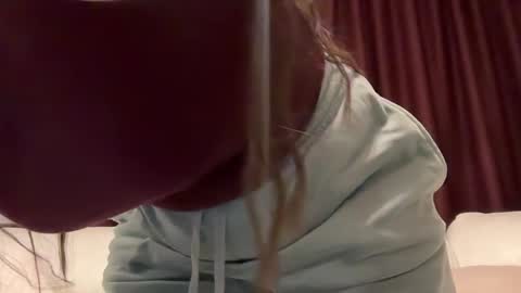 Lauren Brite online show from November 20, 3:27 am