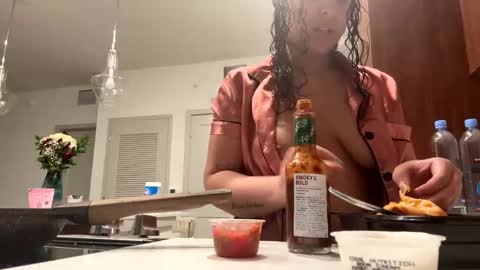 laurenivy online show from April 7, 7:32 am