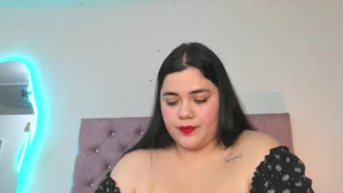 laurenlaine online show from April 19, 2:23 am