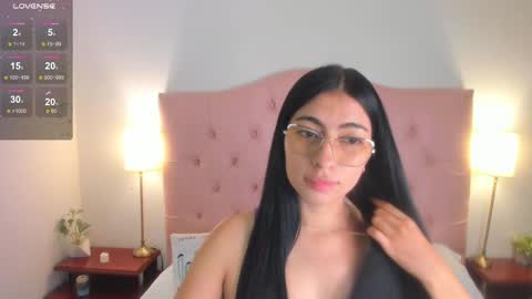 laurenn_smitth online show from February 15, 12:33 pm