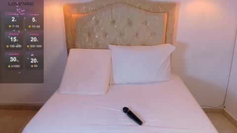 laurenn_smitth online show from October 30, 2:17 pm