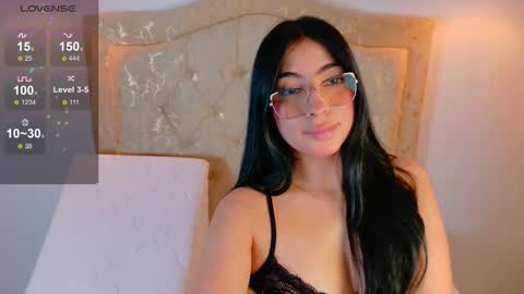 laurenn_smitth online show from October 18, 1:37 pm