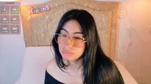 laurenn_smitth online show from December 15, 12:34 pm