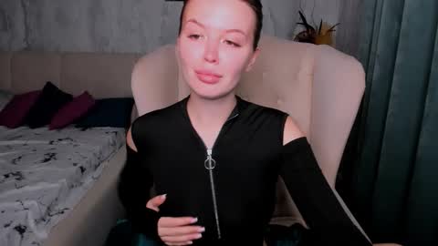 laurennhill online show from October 17, 12:36 am