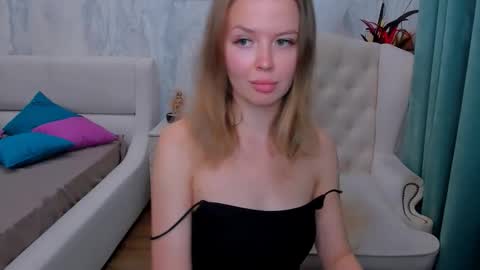 laurennhill online show from September 25, 12:28 am