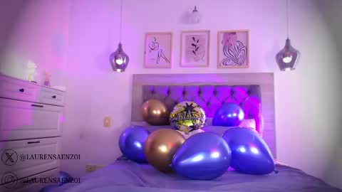 Lauren Saenz online show from September 23, 12:10 pm