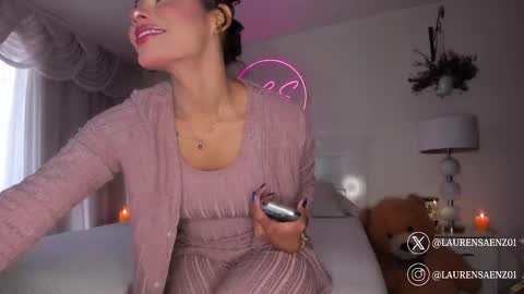 Lauren Saenz online show from March 8, 12:09 pm