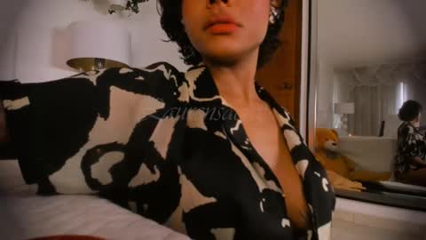 Lauren Saenz online show from February 28, 8:07 pm