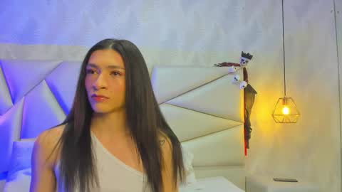 Laurent online show from November 4, 11:00 am