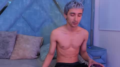 Laury and Narem online show from November 10, 7:55 am