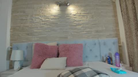 Lauryn online show from February 5, 9:57 am