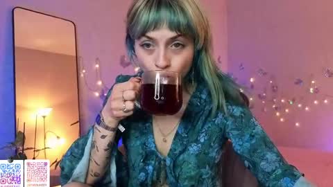 Melissa online show from June 1, 6:53 pm
