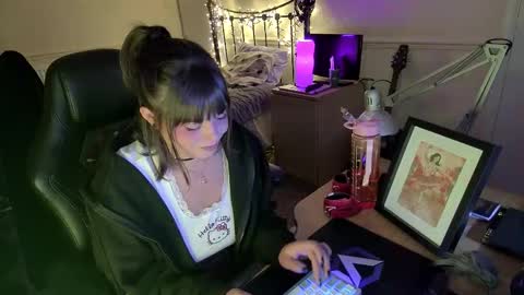 Lavenderrzz online show from November 17, 2:19 pm