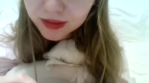 layannalea online show from December 9, 7:17 am