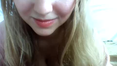 layannalea online show from February 21, 8:49 pm